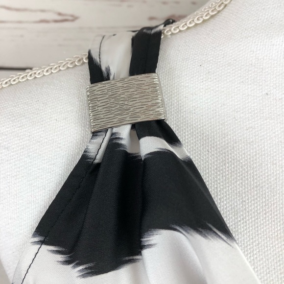 WHBM Sleeveless Black n White Top - Picture 7 of 7